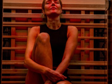 Infrared sauna provides many mental health benefits like stress reduction, anxiety relief, and meditation assistance