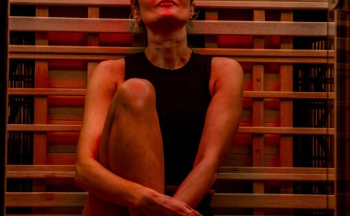 Infrared sauna provides many mental health benefits like stress reduction, anxiety relief, and meditation assistance